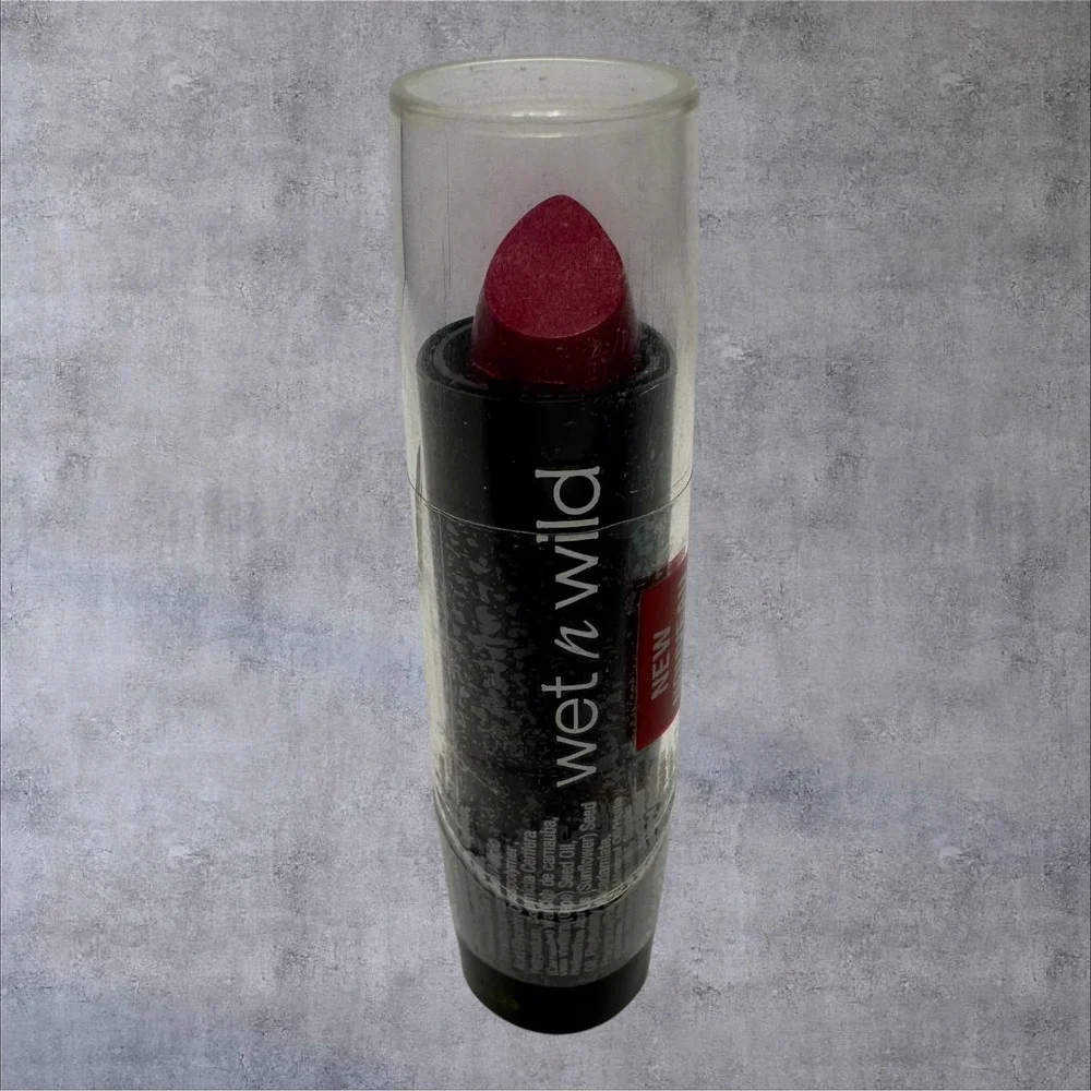 Wet n Wild Lipstick 0.13oz In The Near Fuchsia 561B New Sealed‎ Silk Finish Pink